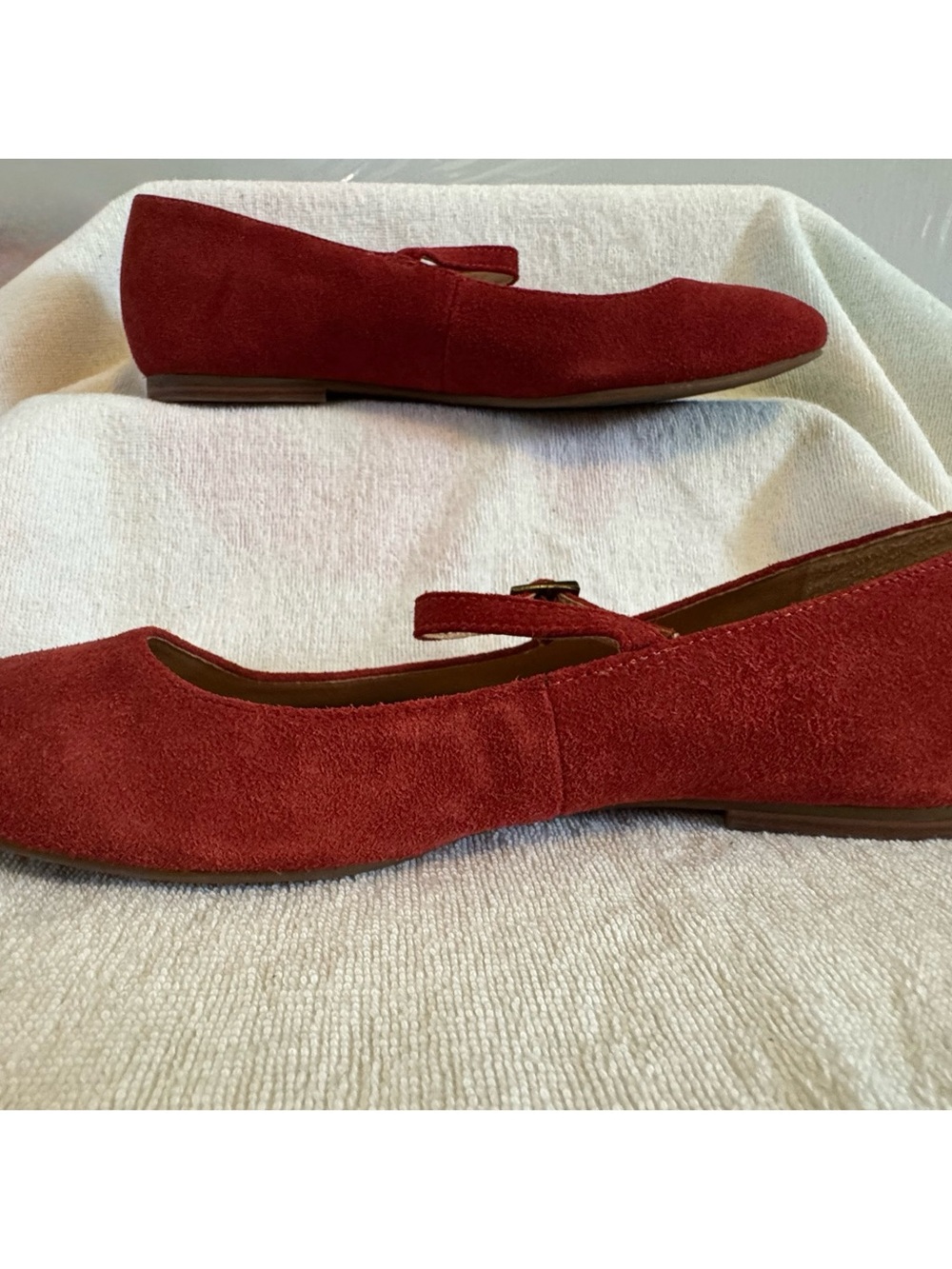 Crown Vintage Women’s Red Suede Mary Jane Flats - Classic Comfort - Picture 2 of 4